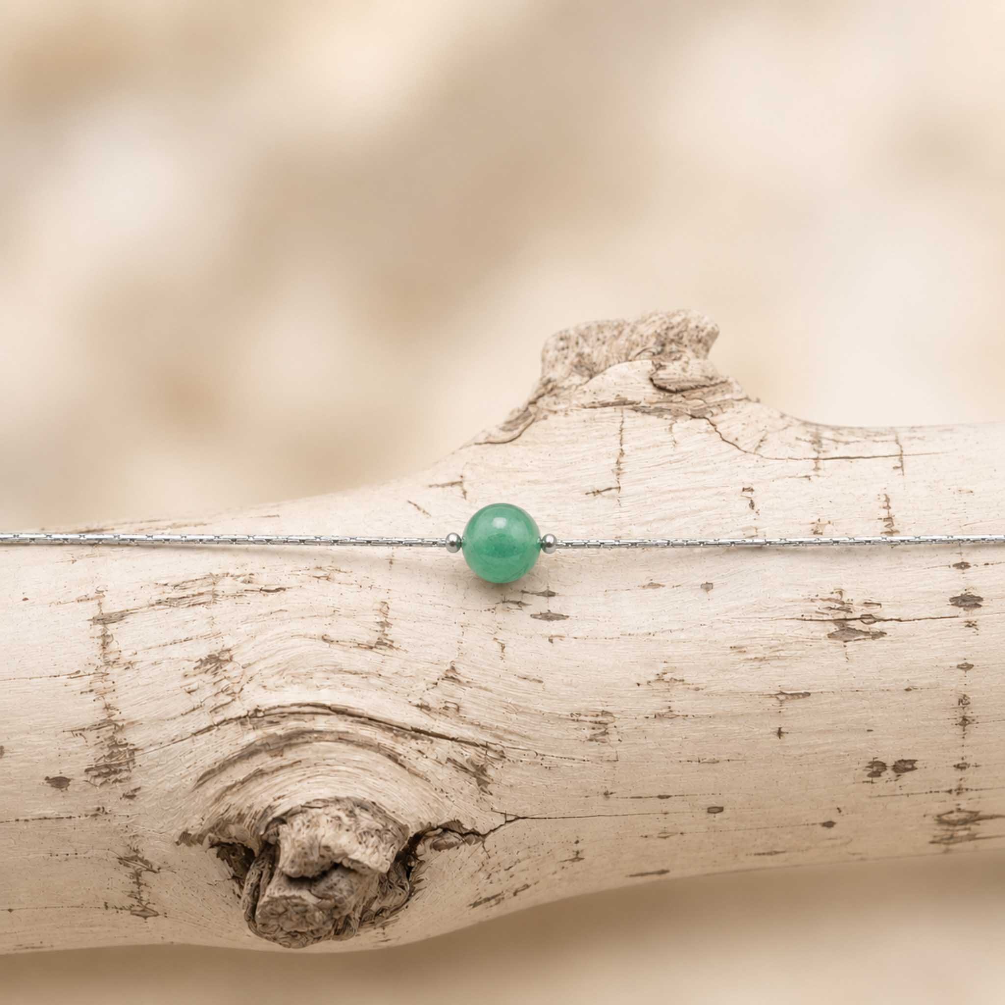 Collana con sfera in pietra naturale