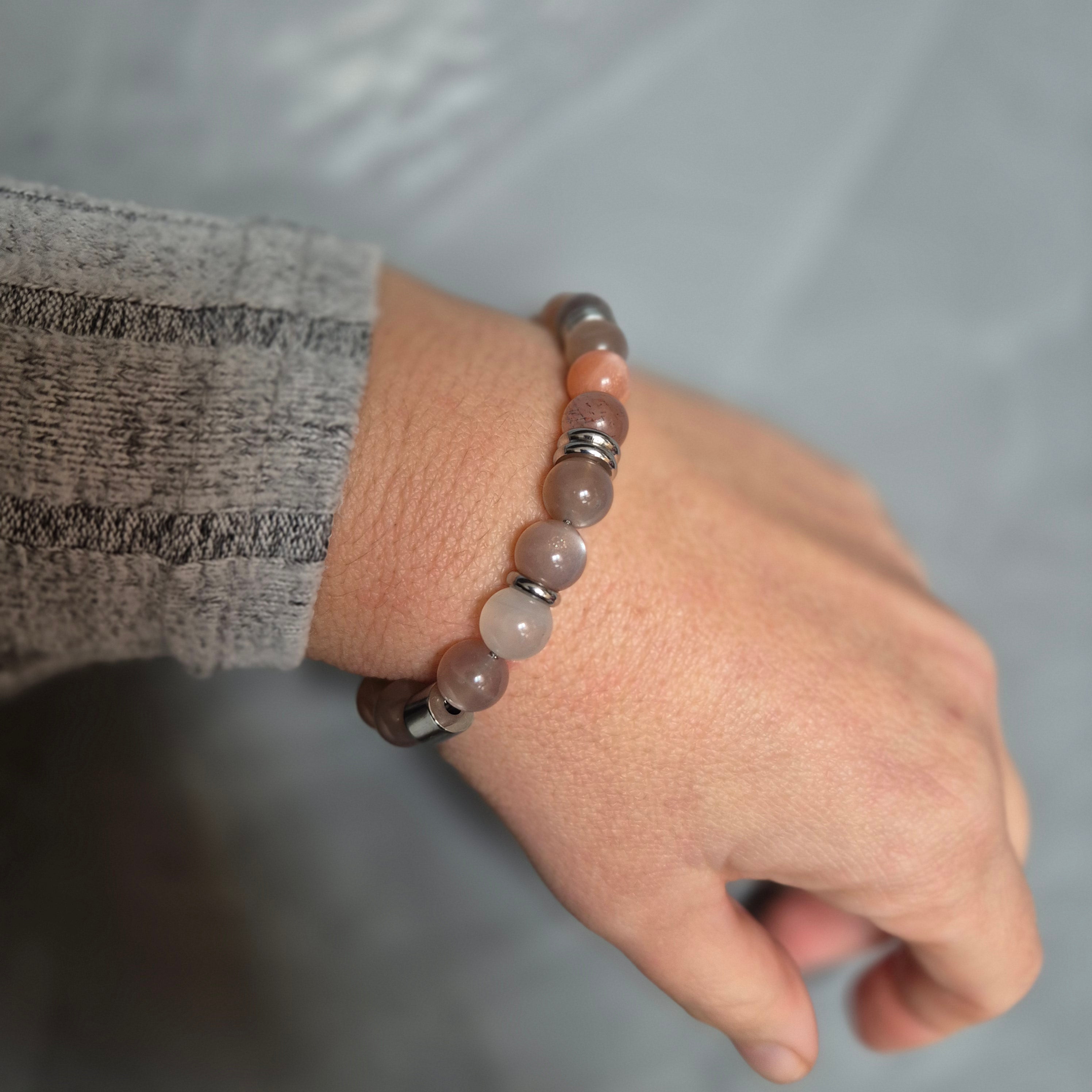 Bracciale in pietra di luna naturale di grado AA con chiusura e distanziatori in acciaio inossidabile