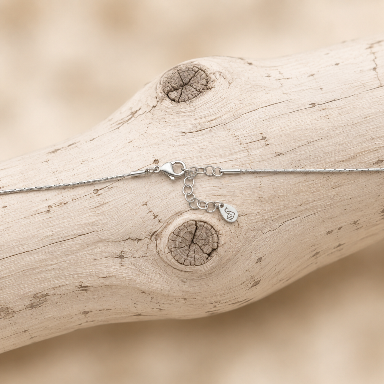 Collana con sfera in pietra naturale