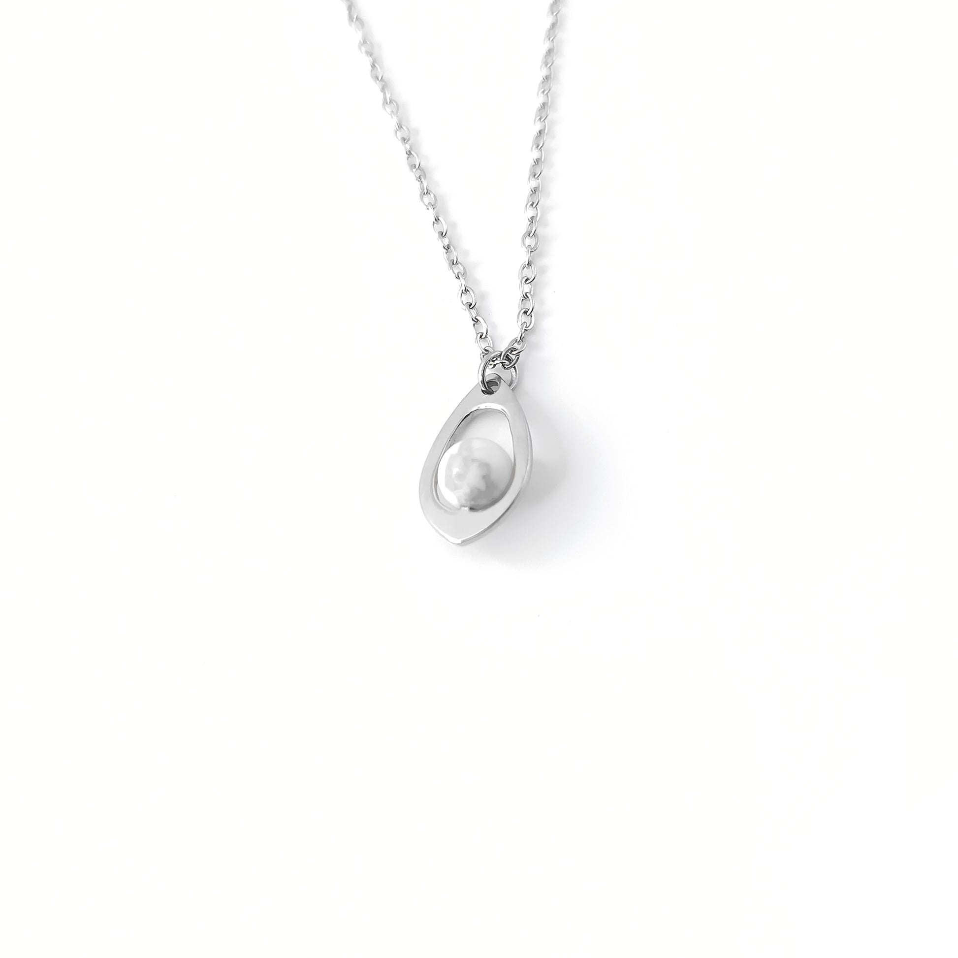 Collana a goccia e pietra naturale