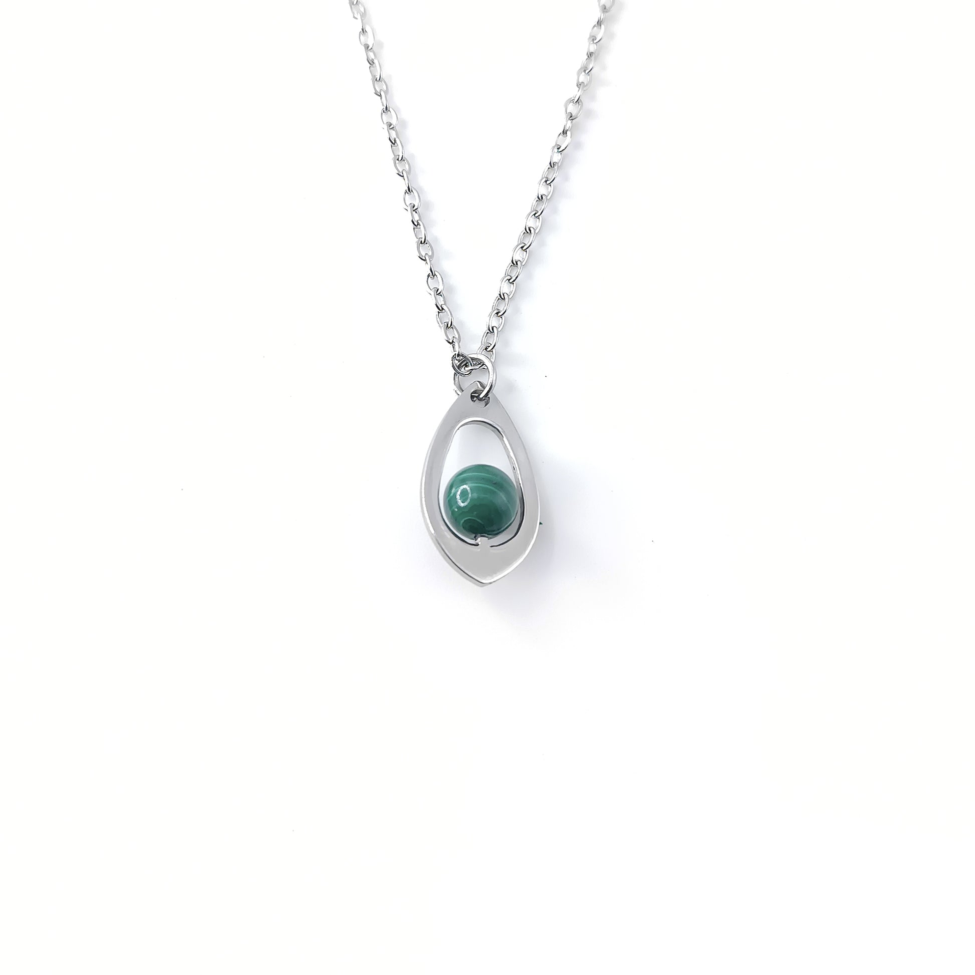 Collana a goccia e pietra naturale
