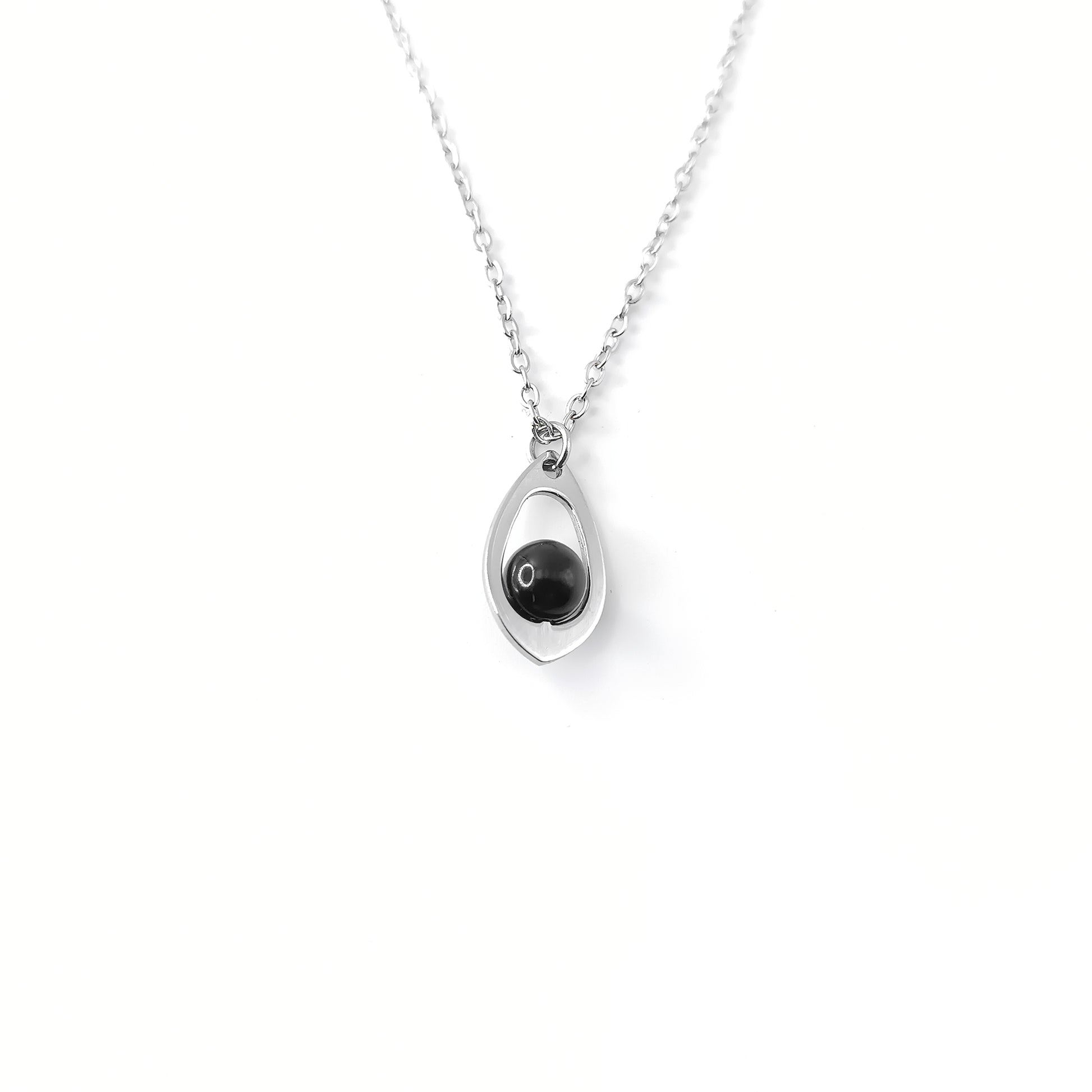 Collana a goccia e pietra naturale