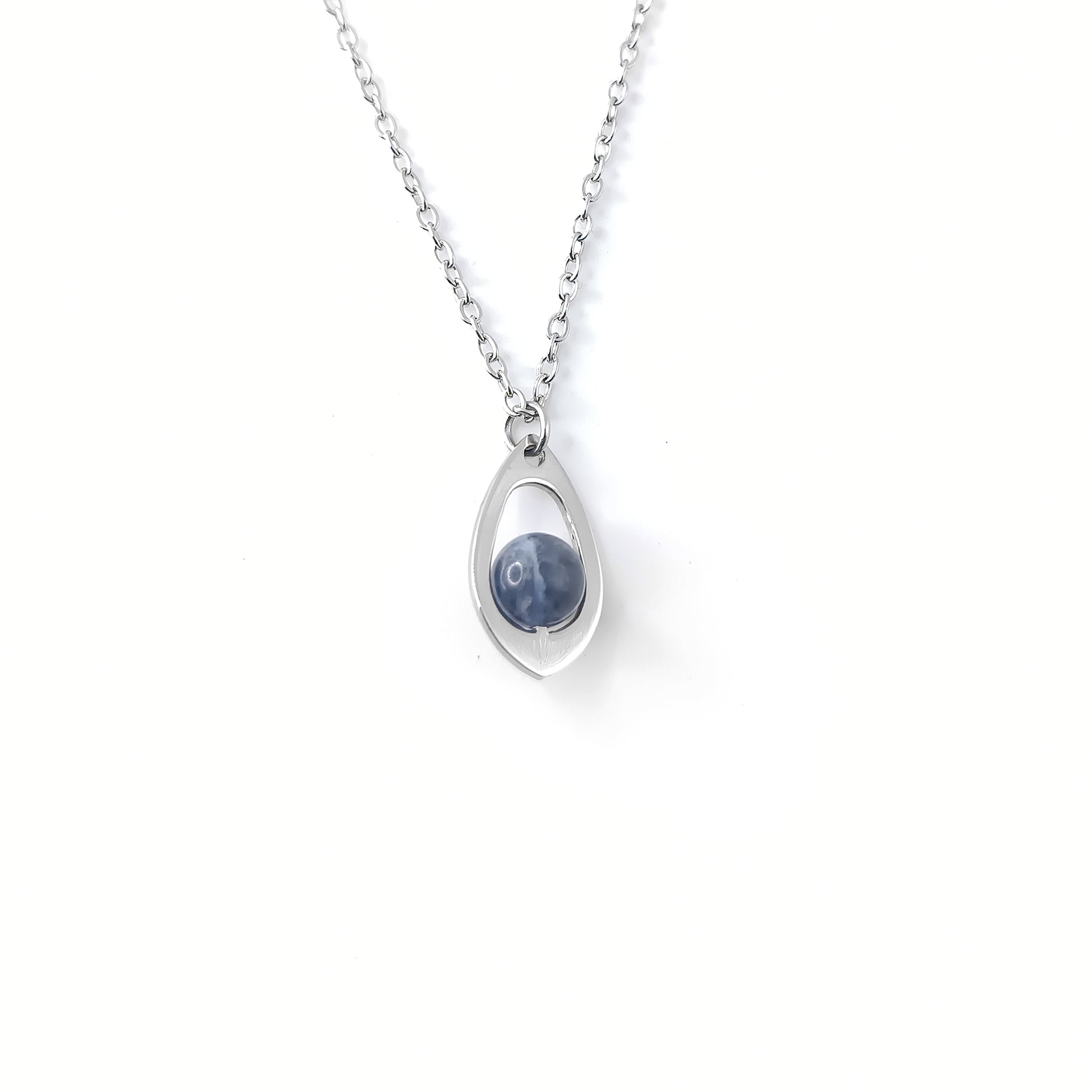 Collana a goccia e pietra naturale