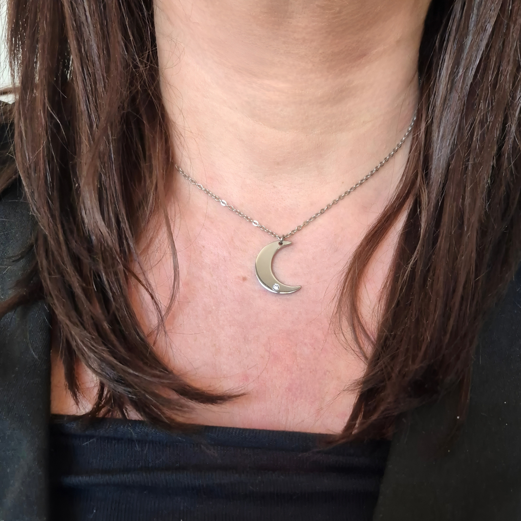 Collana con spicchio di luna e zirconia cubica