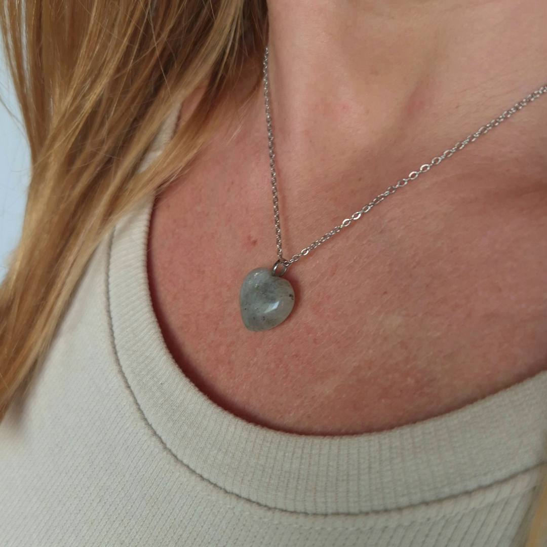Collana con cuore in Labradorite Grigia