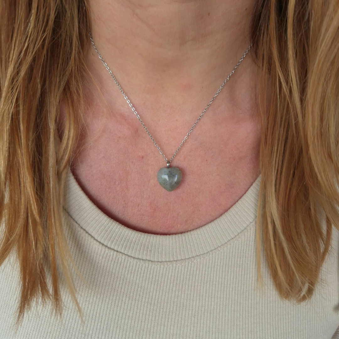 Collana con cuore in Labradorite Grigia