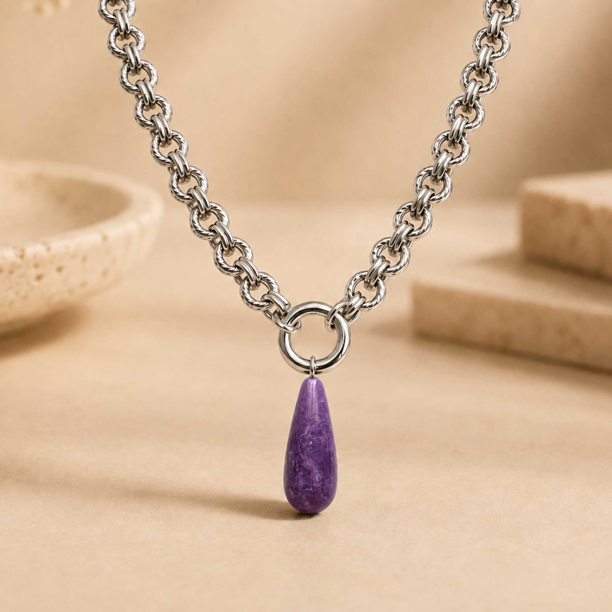 Collana con pendente a goccia in Ametista