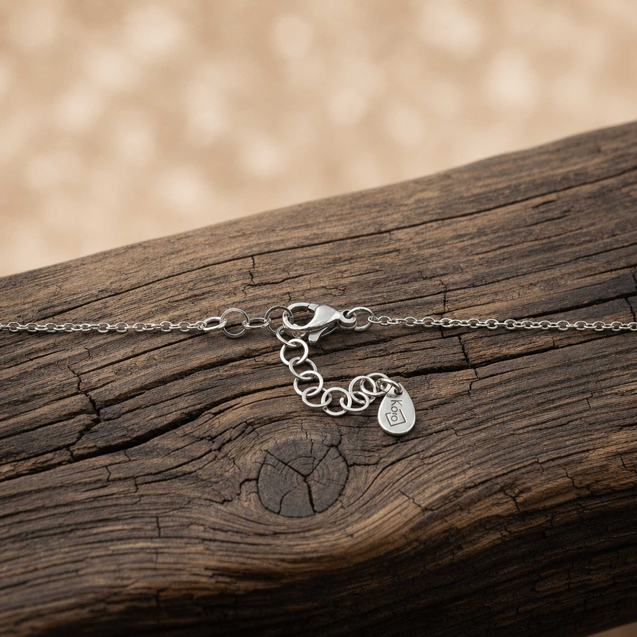 Collana con goccia in pietra naturale