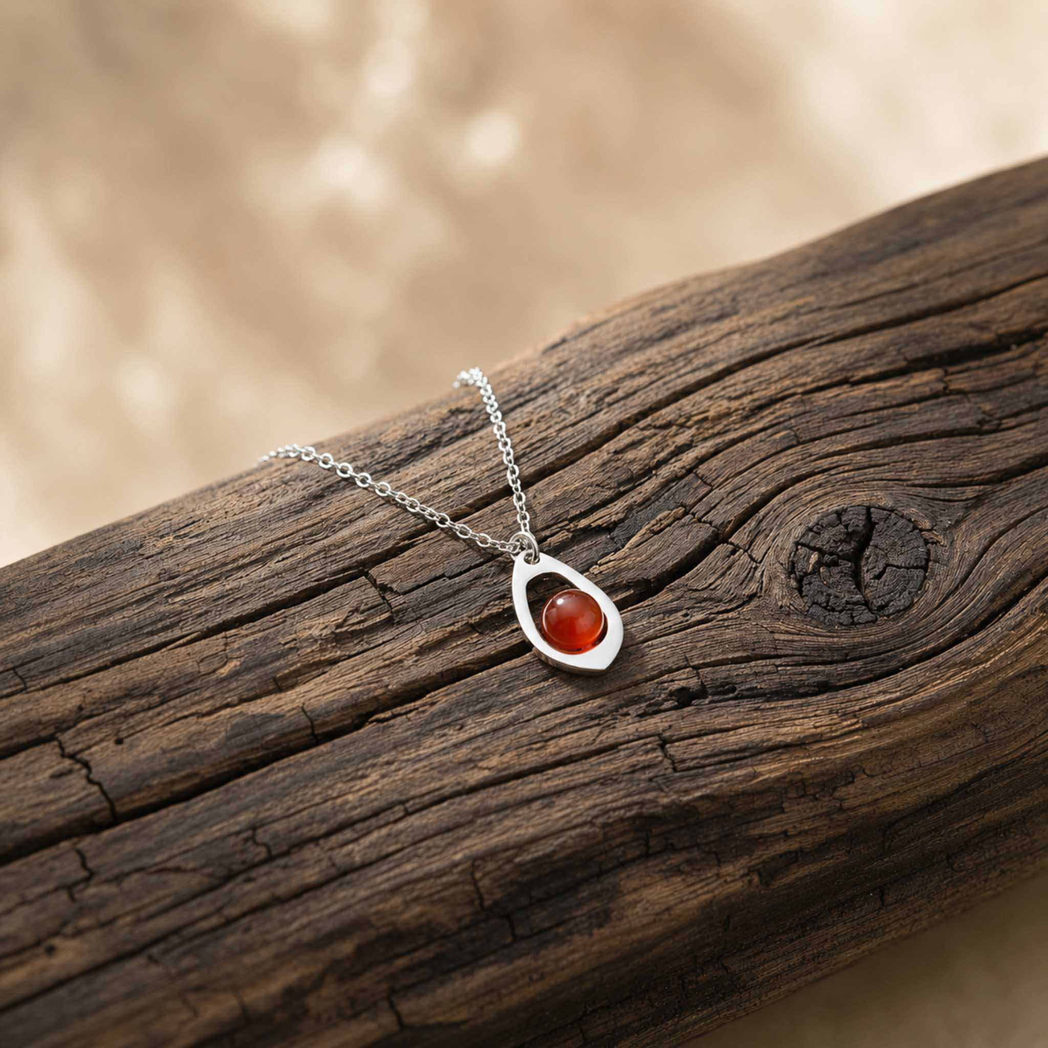 Collana con goccia in pietra naturale