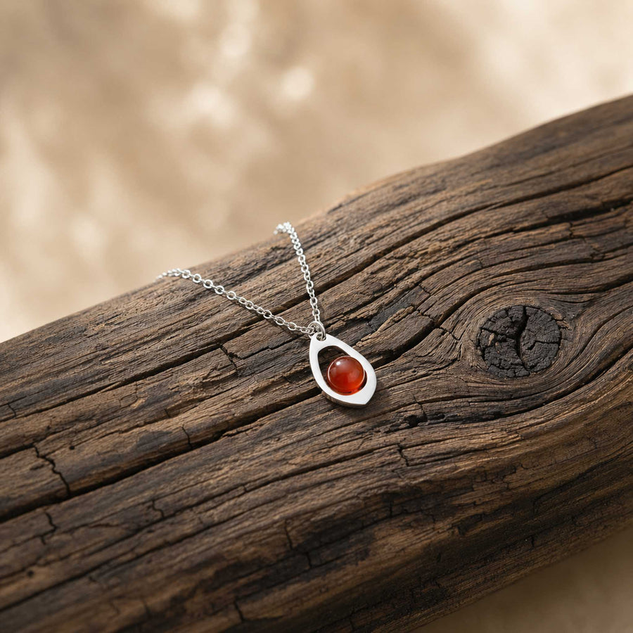 Collana con goccia in pietra naturale