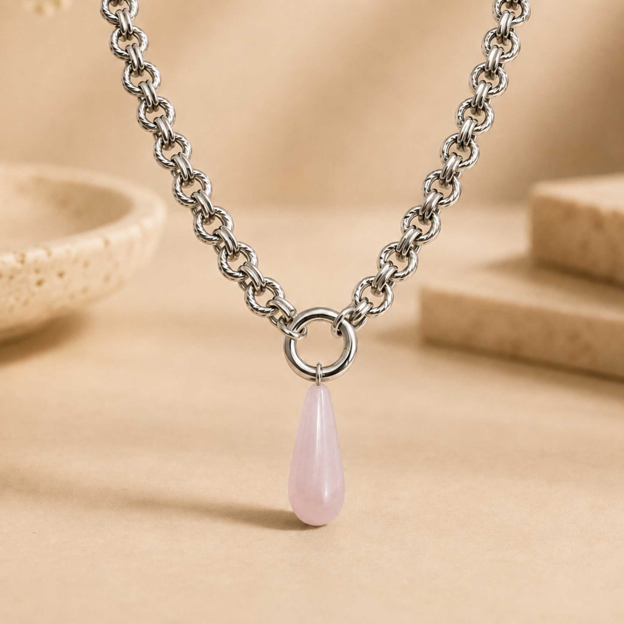 Collana con pendente a goccia in Quarzo rosa