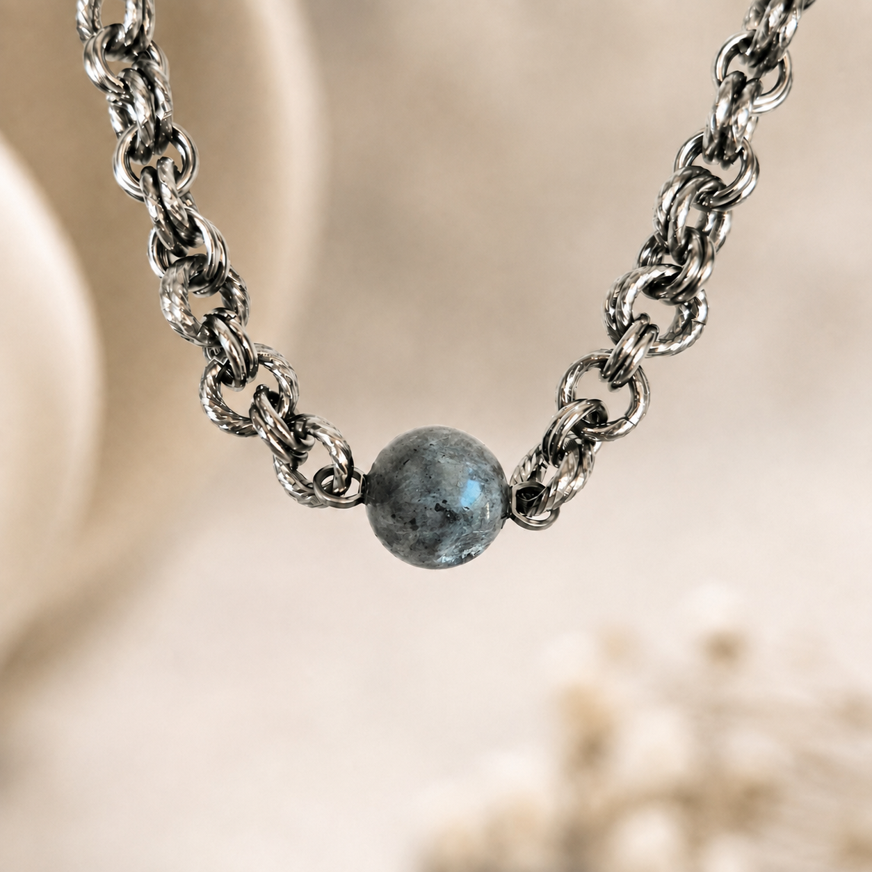 Collana con sfera in Larvikite
