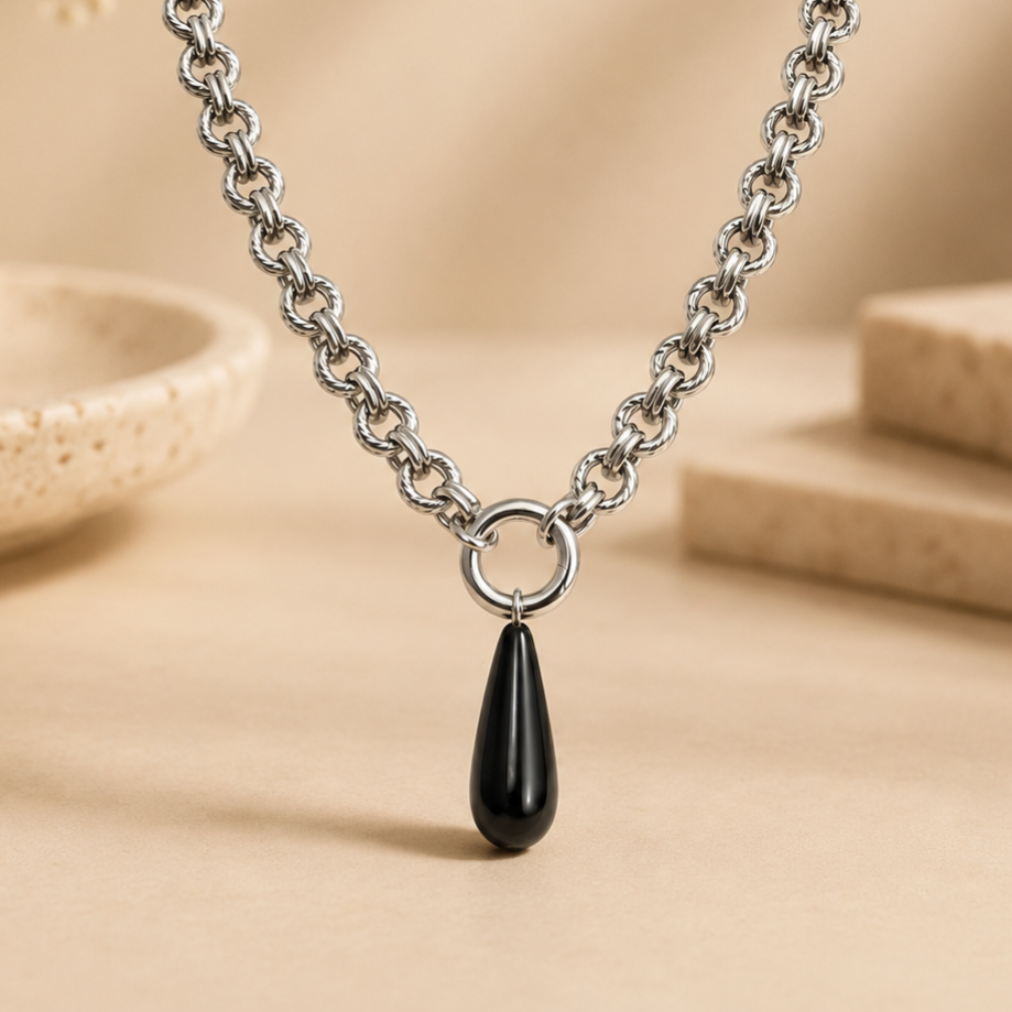 Collana con pendente a goccia in Ossidiana Nera