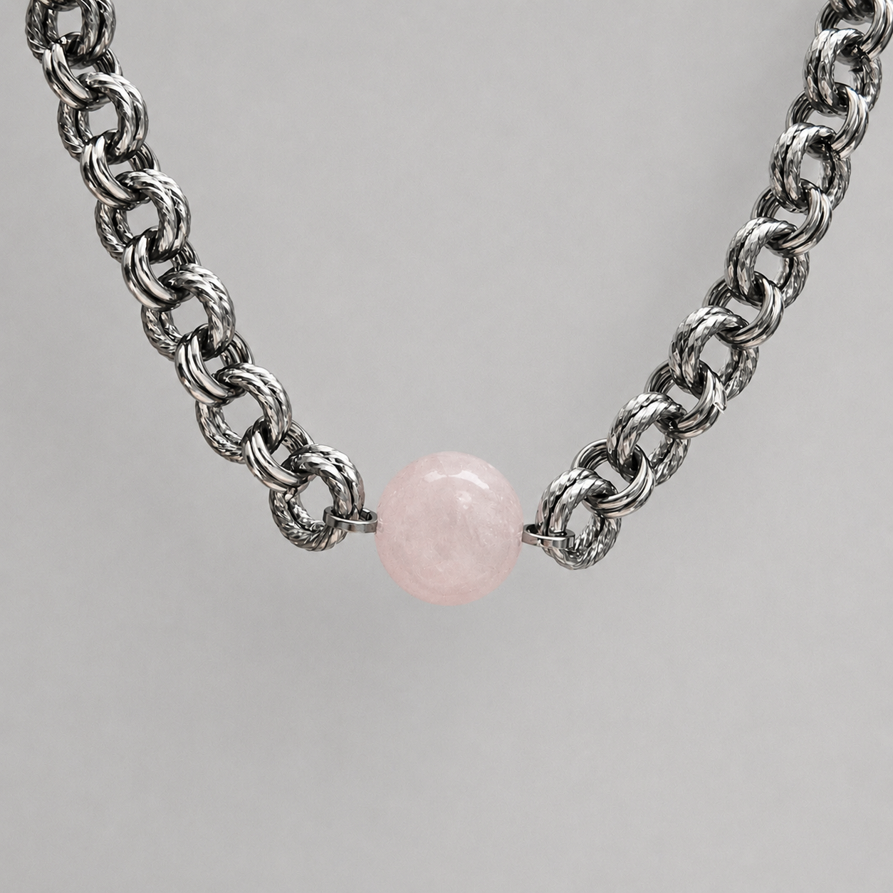 Collana con sfera in quarzo rosa e catena in acciaio inossidabile