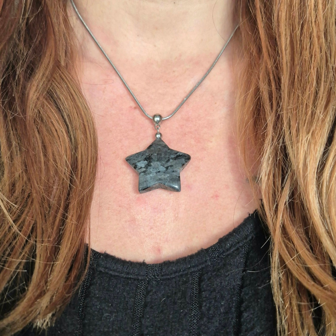 Collana con Stella in Labradorite nera