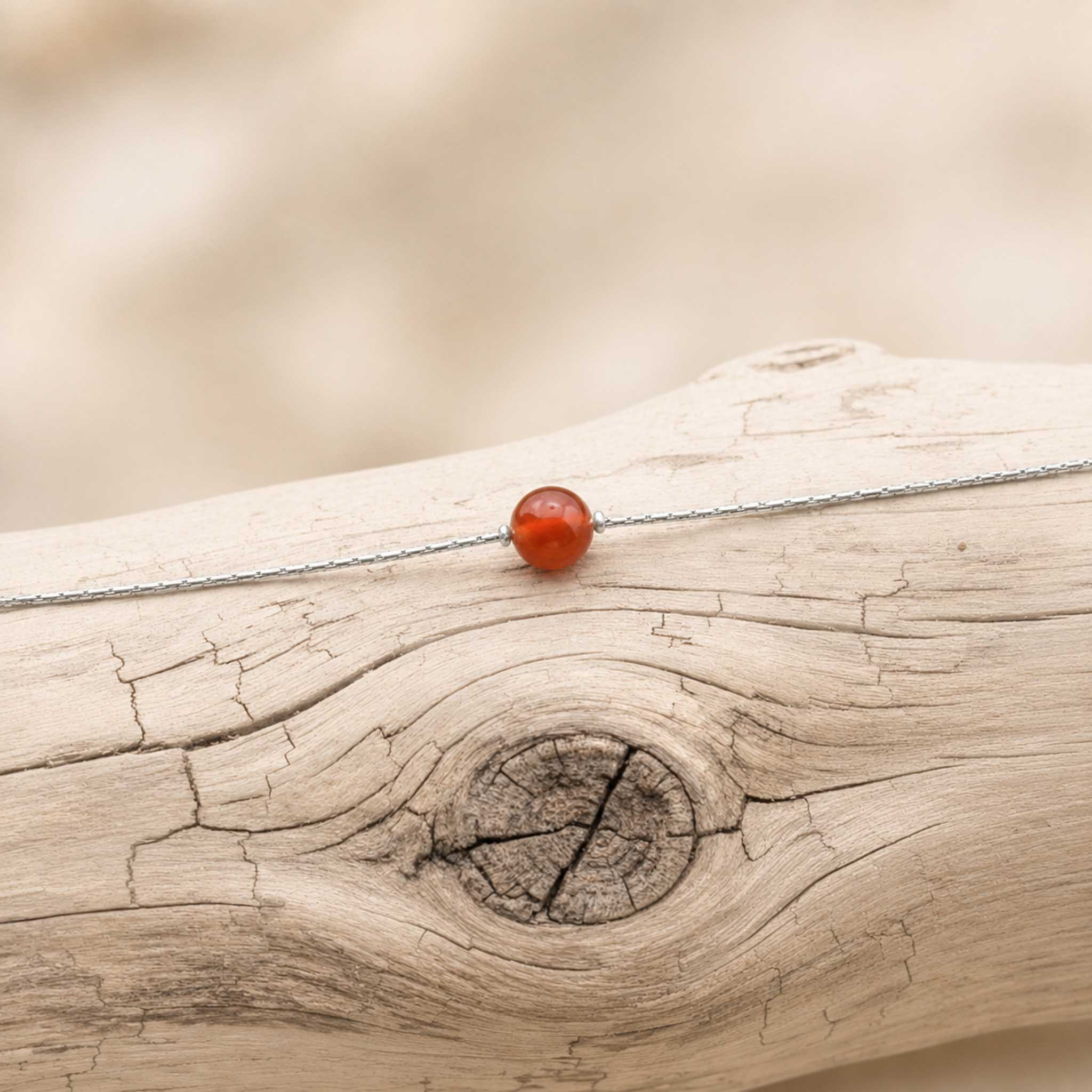 Collana con sfera in pietra naturale
