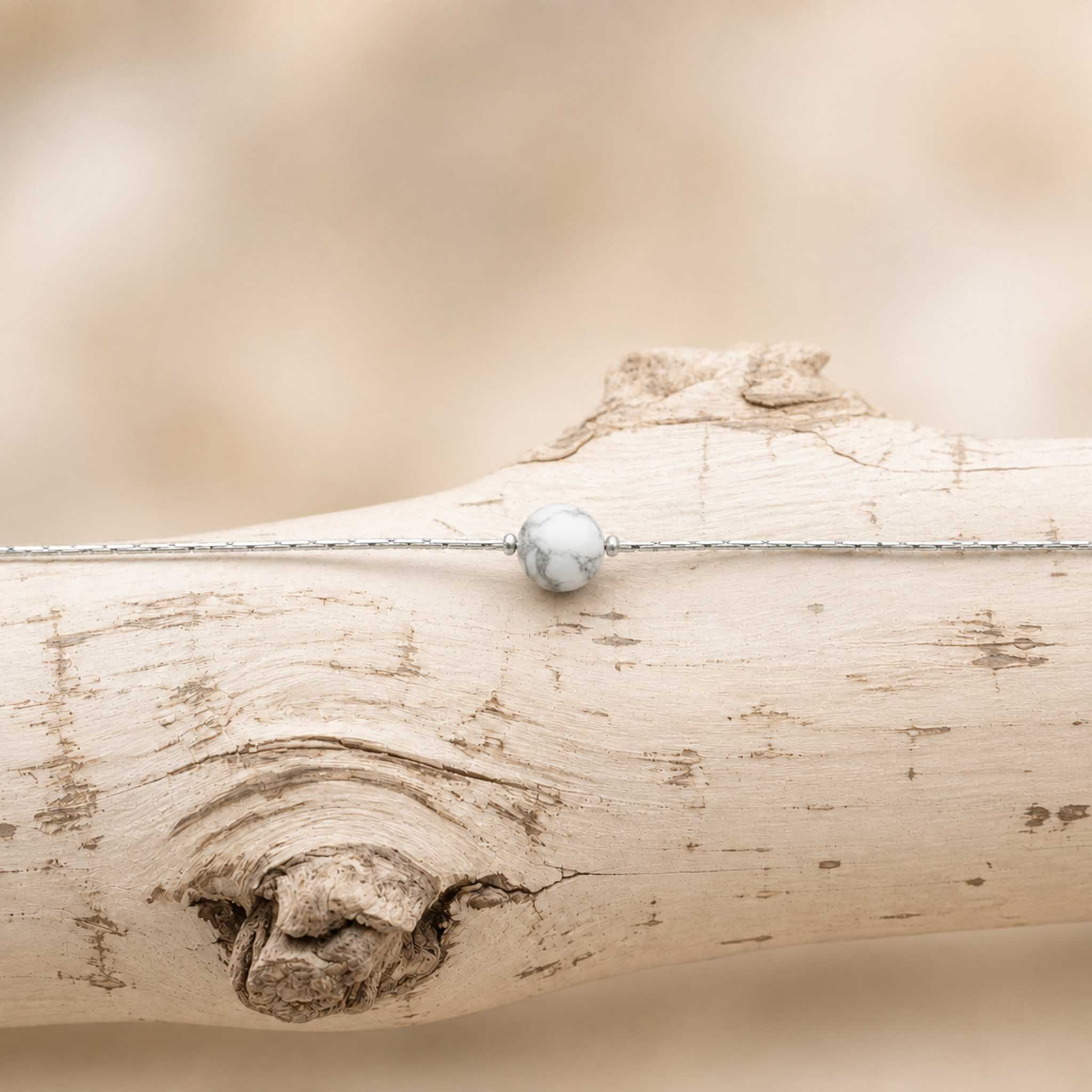 Collana con sfera in pietra naturale