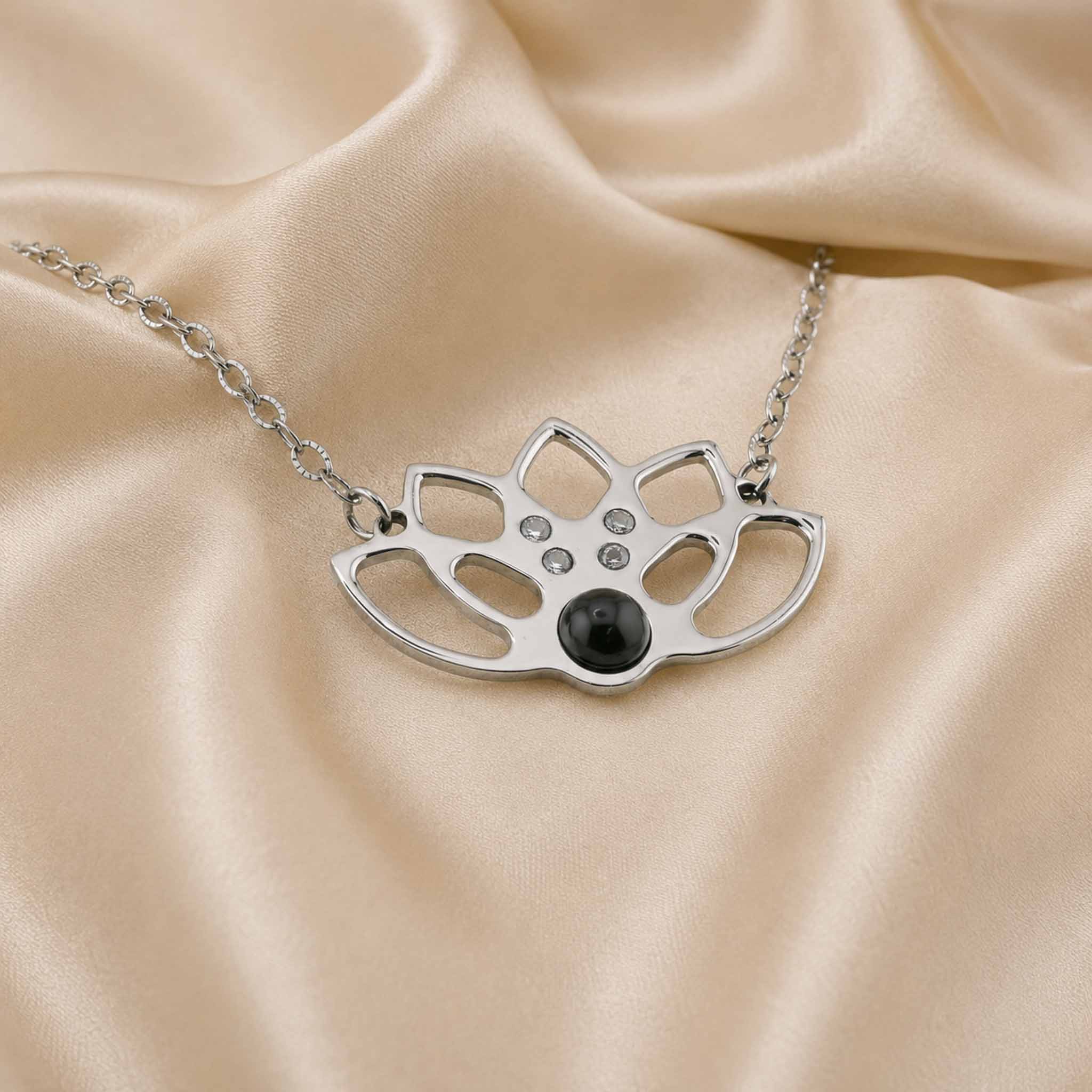Collana Loto Aura con pietra naturale e zirconia