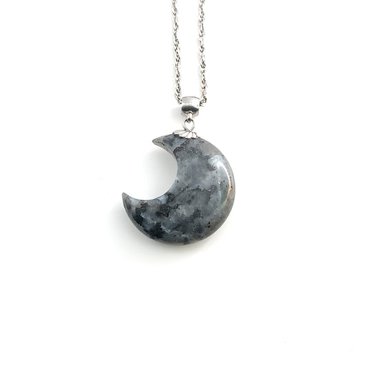 Collana con Luna in Labradorite nera