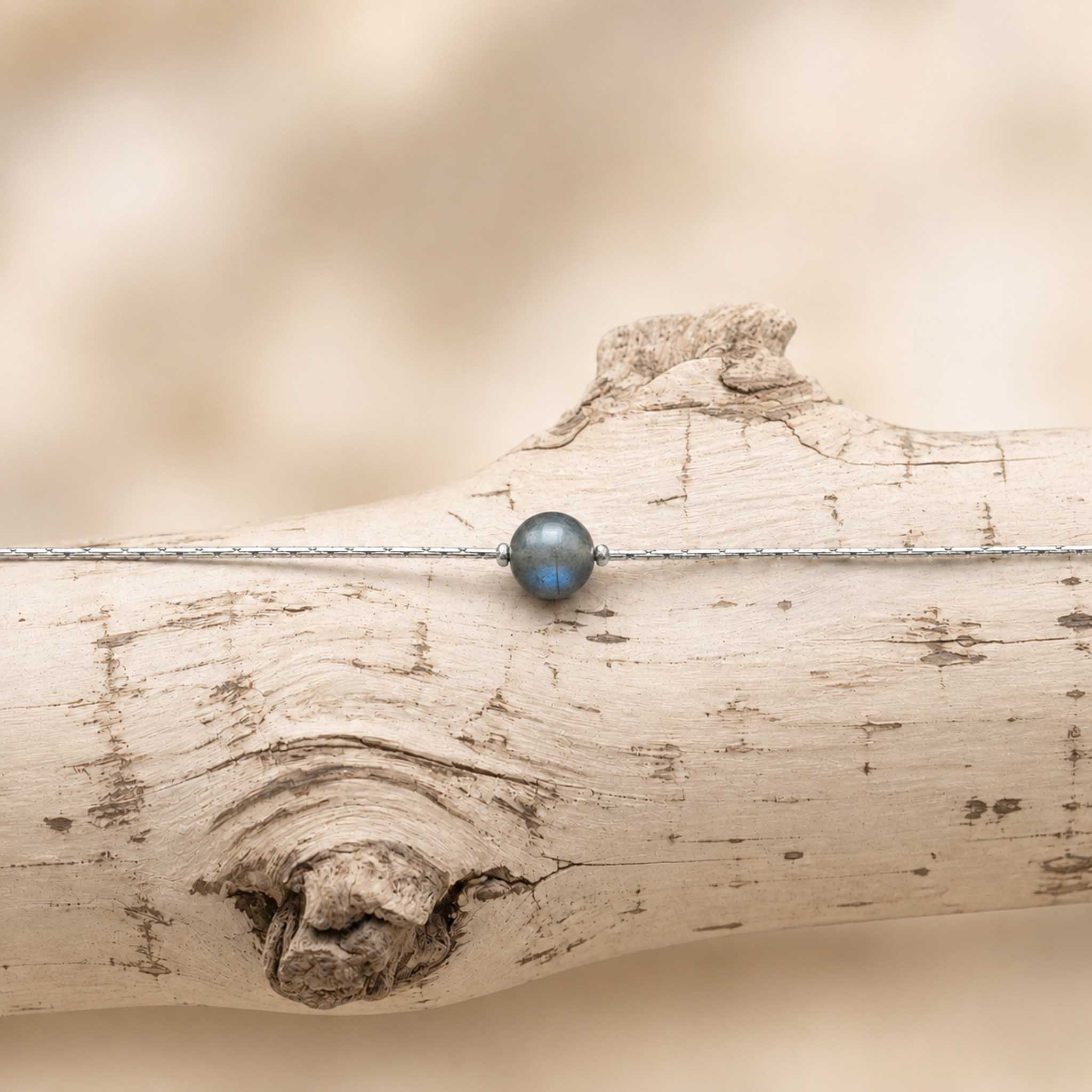 Collana con sfera in pietra naturale