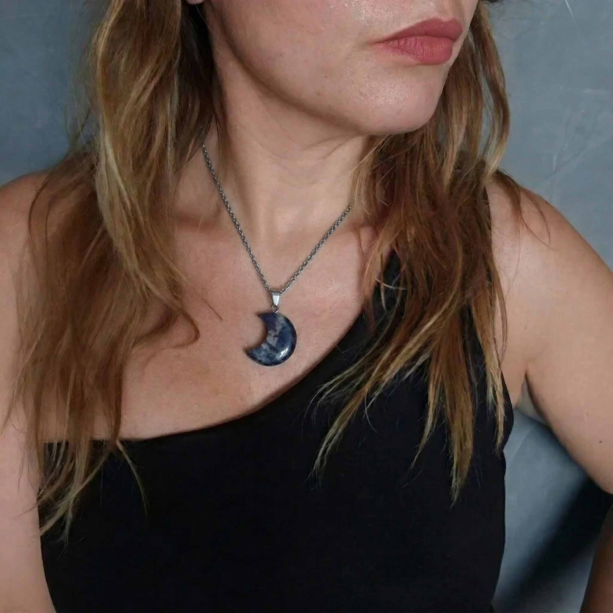 Luna in Sodalite blu