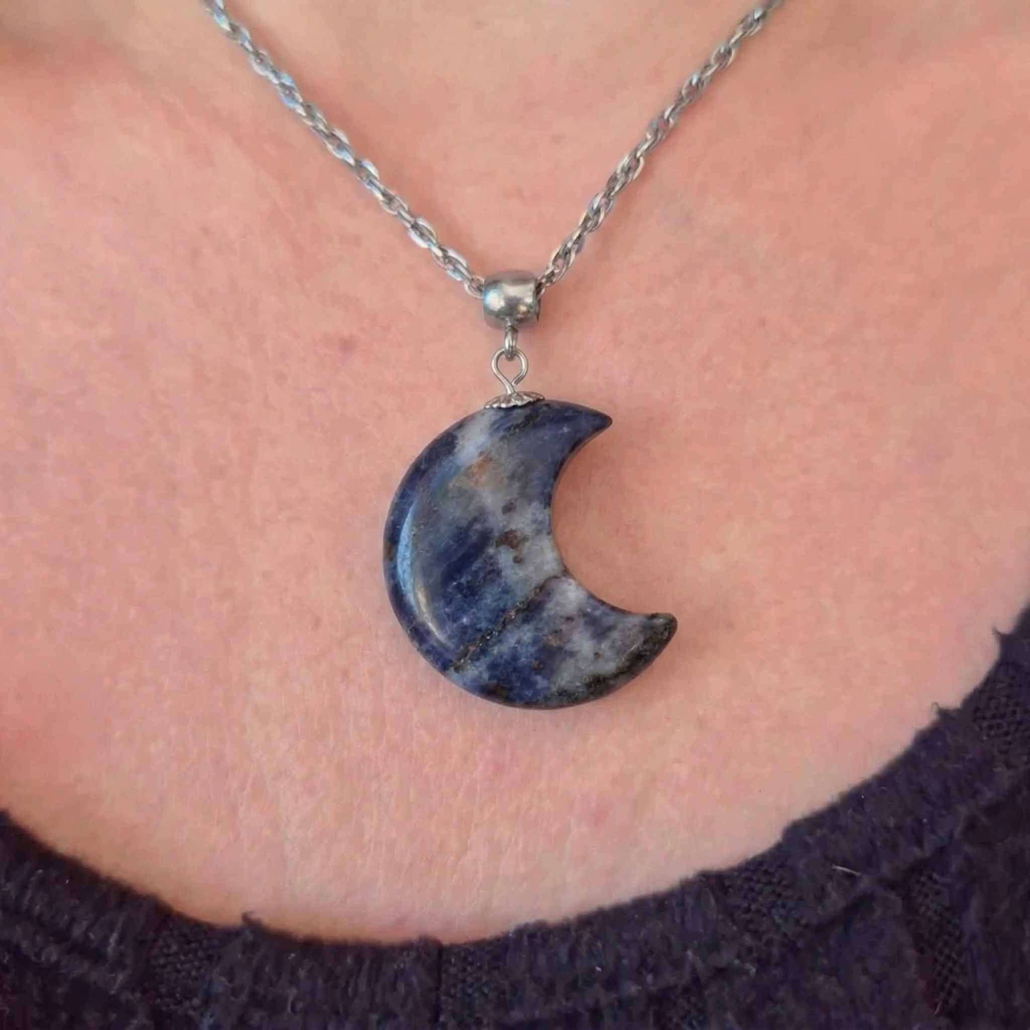 Luna in Sodalite blu