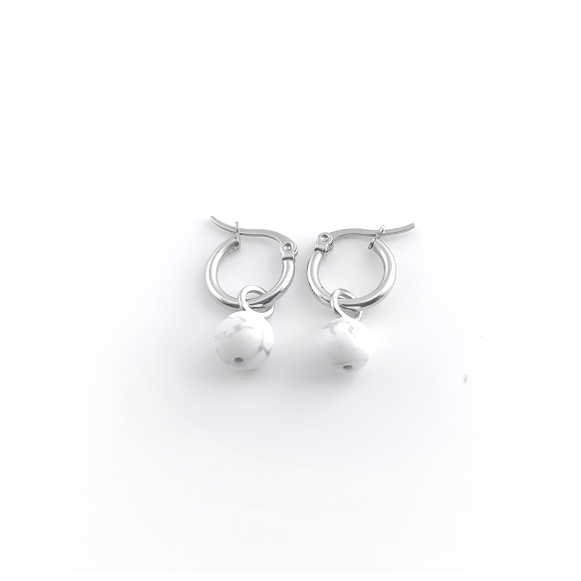 Orecchino a cerchio con pietra naturale