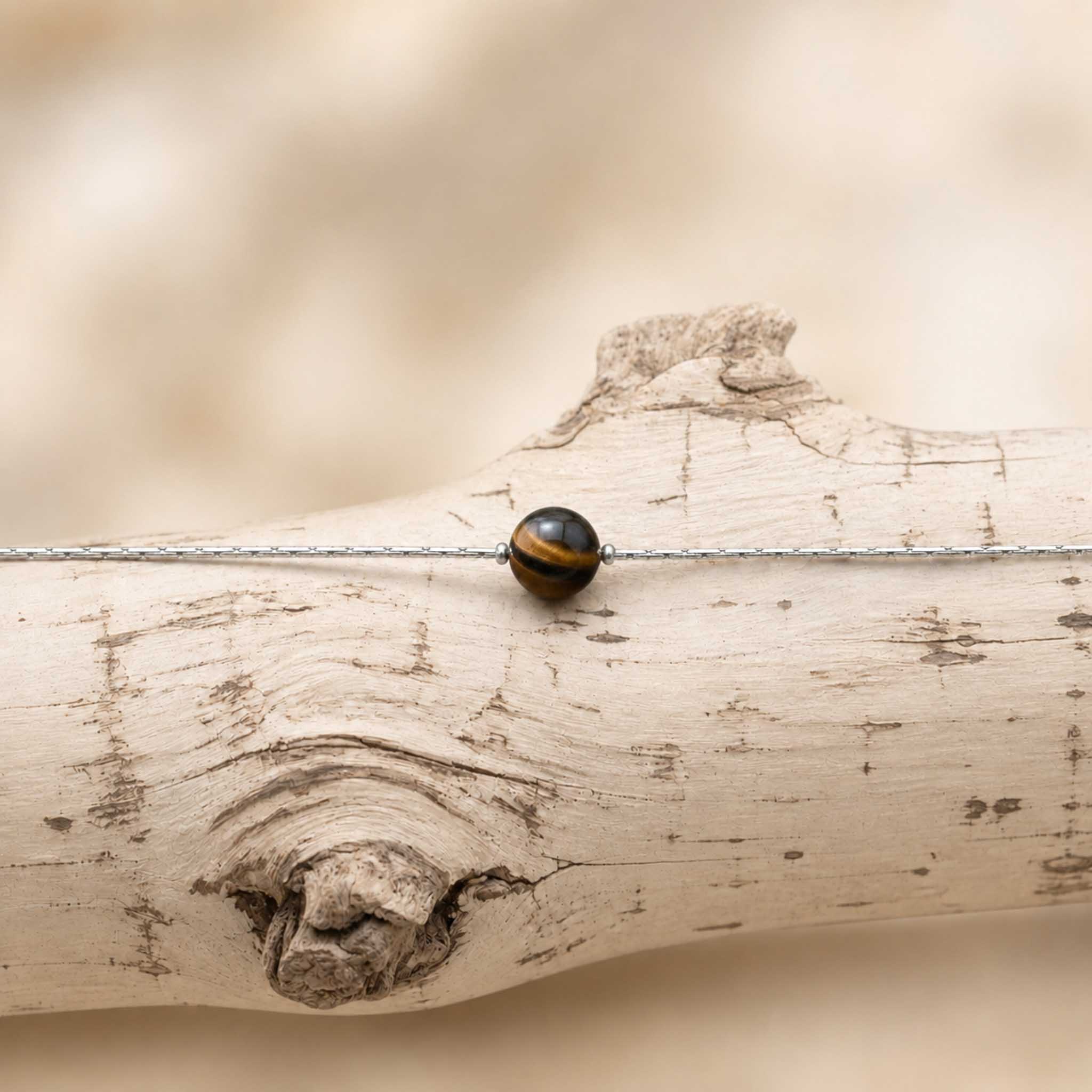 Collana con sfera in pietra naturale