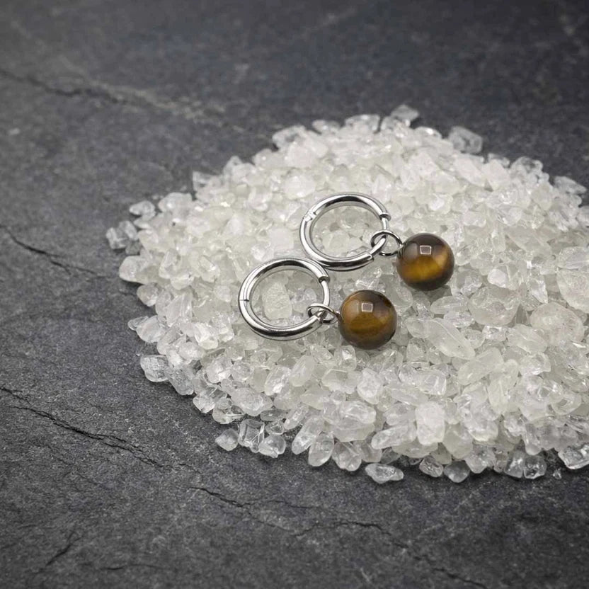 Collana e orecchini a cerchio con pietre naturali