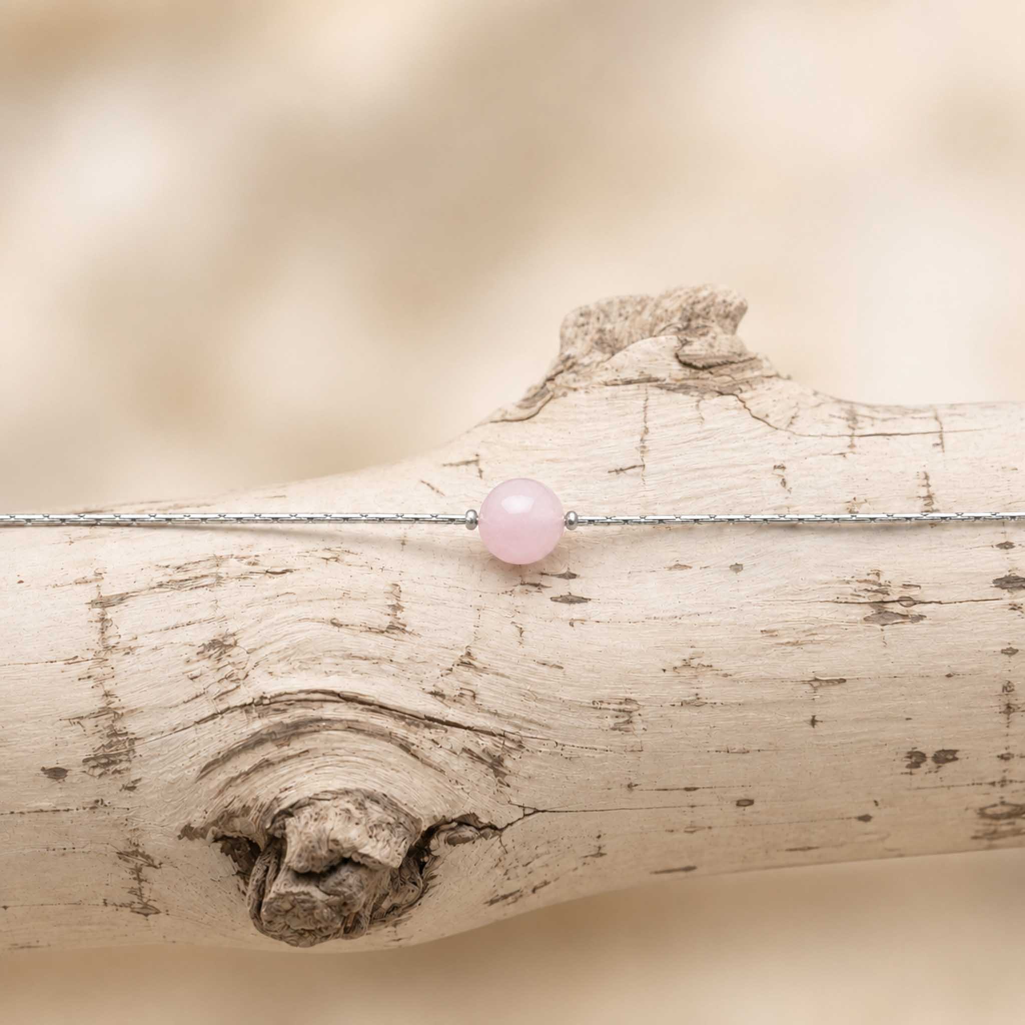 Collana con sfera in pietra naturale