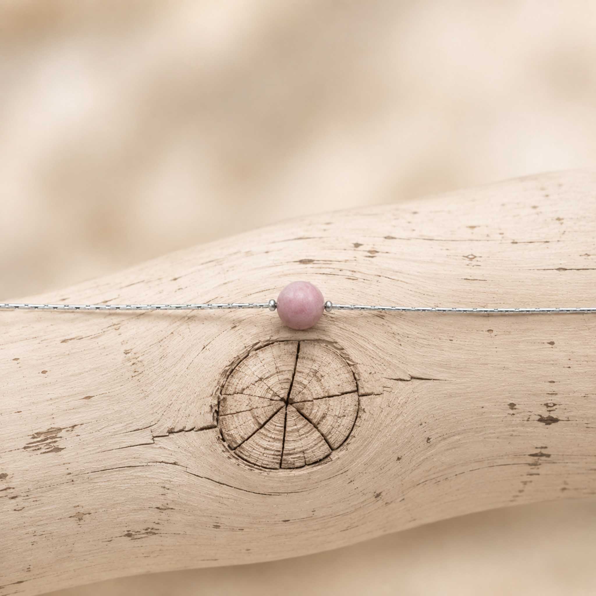 Collana con sfera in pietra naturale