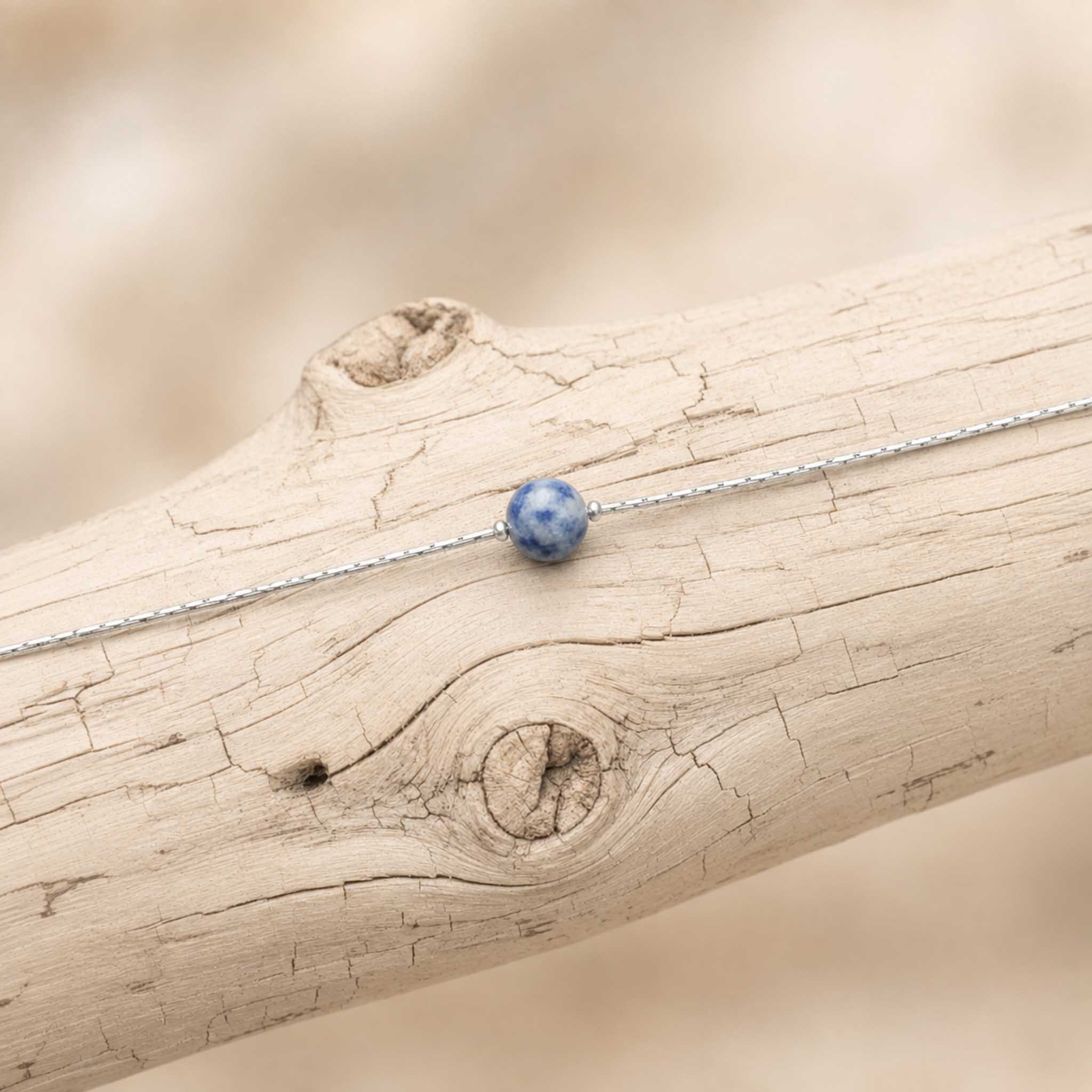 Collana con sfera in pietra naturale