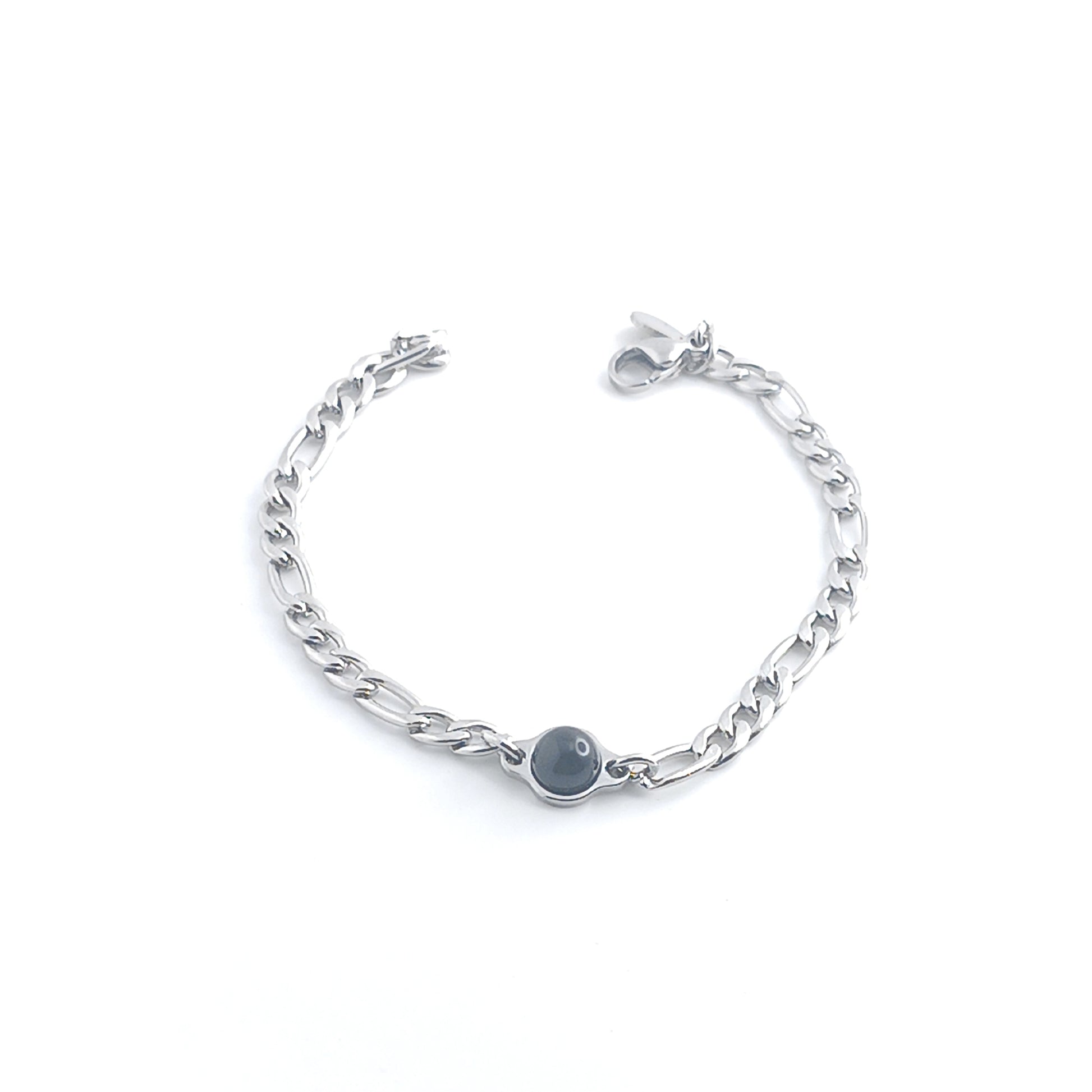 Bracciale con pietra centrale